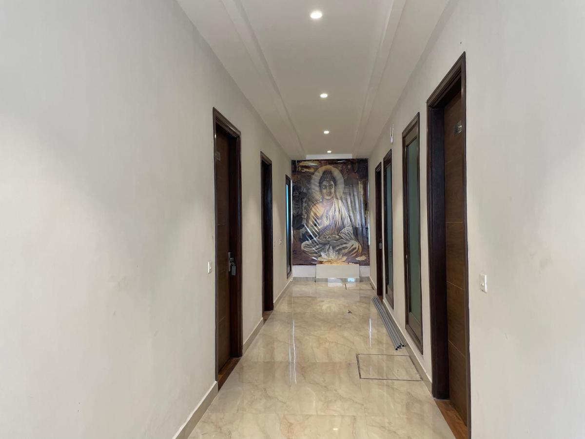 Hotel Crown Savoy, Near Railway Station & Guru Nanak Dev University أمريتسار المظهر الخارجي الصورة