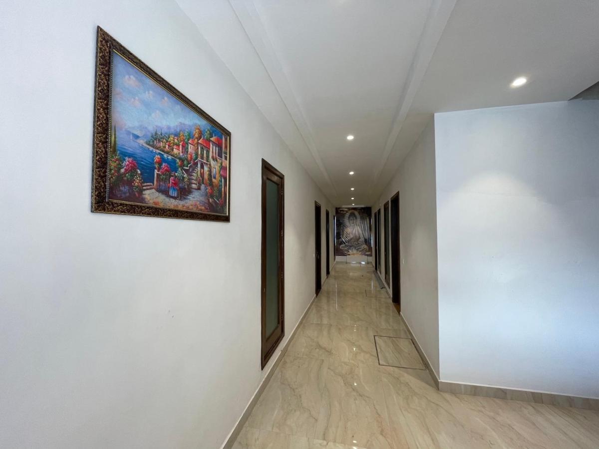 Hotel Crown Savoy, Near Railway Station & Guru Nanak Dev University أمريتسار المظهر الخارجي الصورة