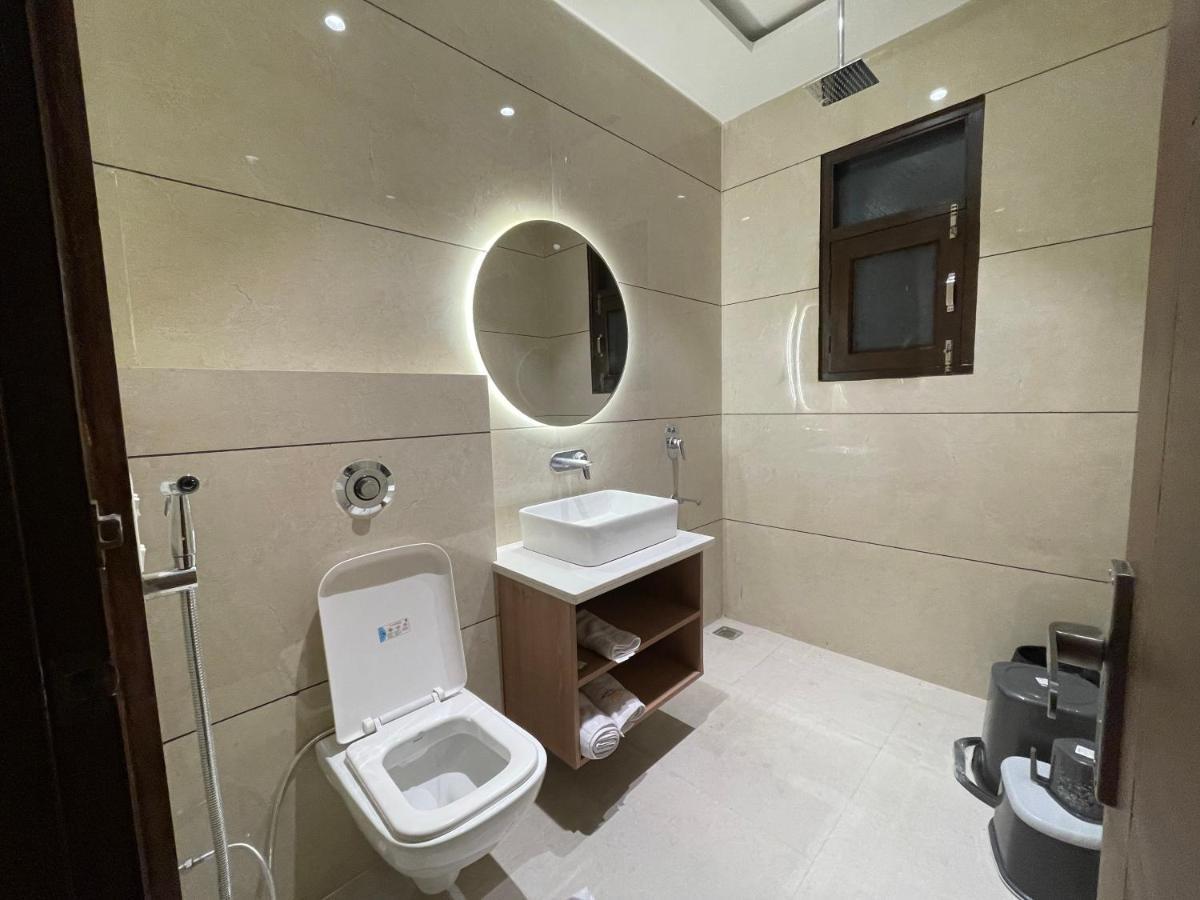 Hotel Crown Savoy, Near Railway Station & Guru Nanak Dev University أمريتسار المظهر الخارجي الصورة