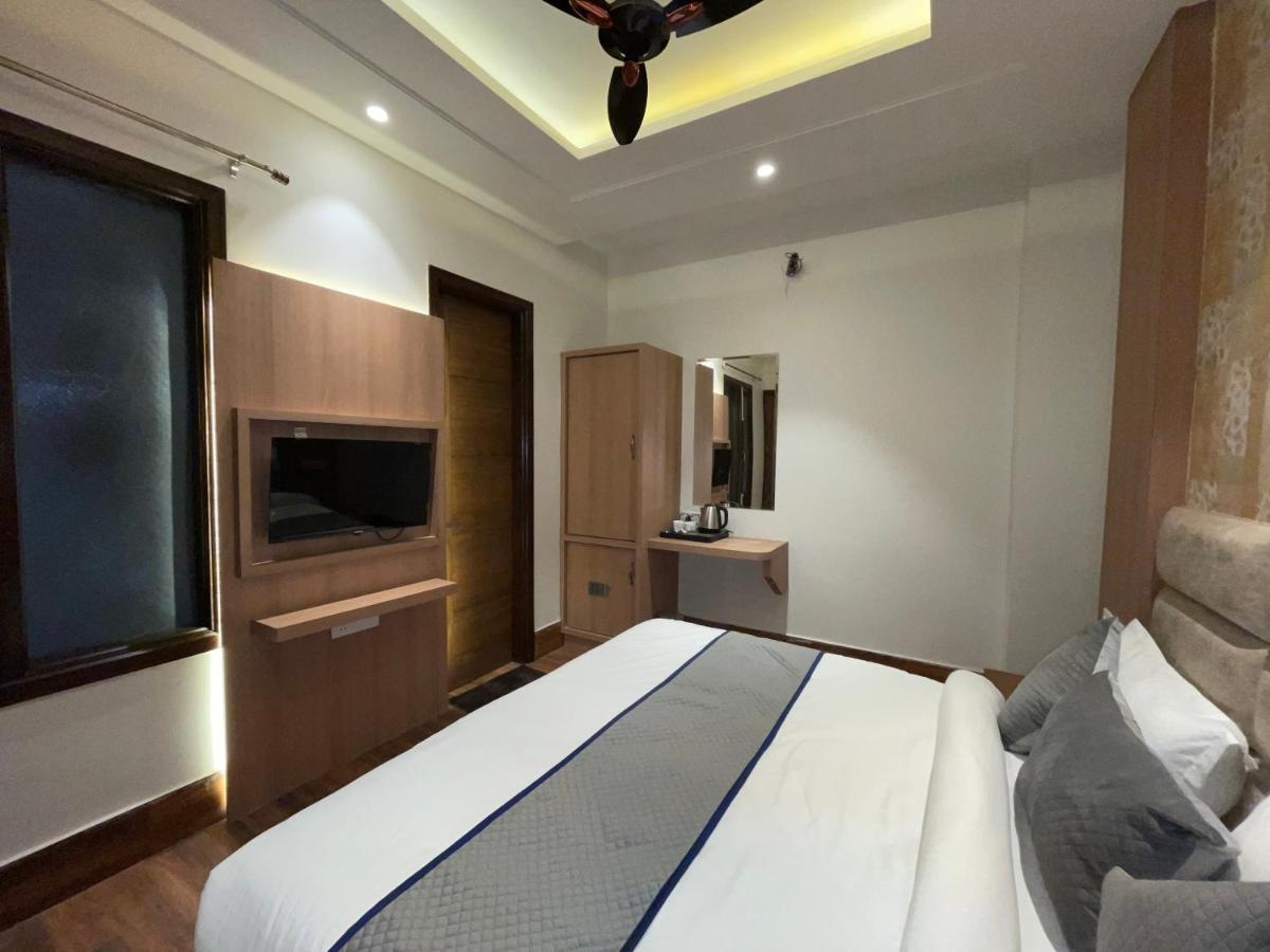 Hotel Crown Savoy, Near Railway Station & Guru Nanak Dev University أمريتسار المظهر الخارجي الصورة