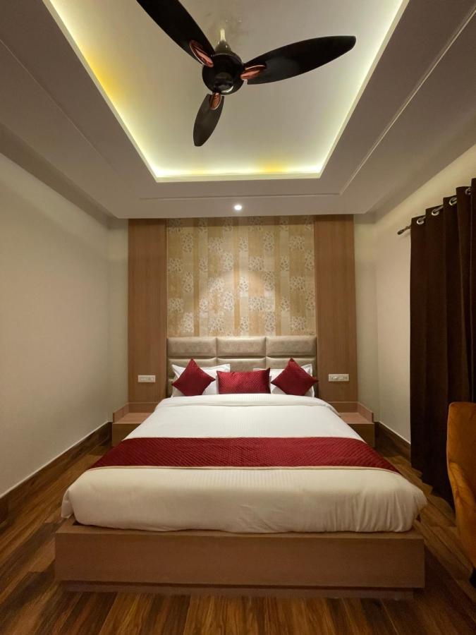 Hotel Crown Savoy, Near Railway Station & Guru Nanak Dev University أمريتسار المظهر الخارجي الصورة