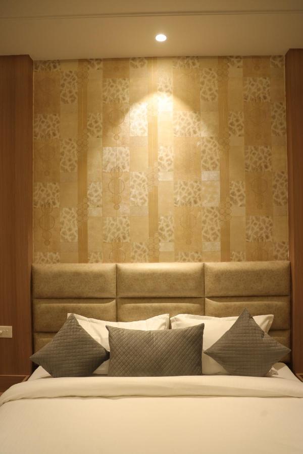 Hotel Crown Savoy, Near Railway Station & Guru Nanak Dev University أمريتسار المظهر الخارجي الصورة