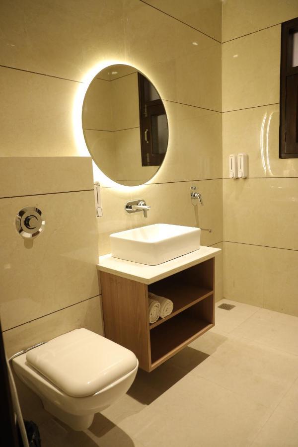 Hotel Crown Savoy, Near Railway Station & Guru Nanak Dev University أمريتسار المظهر الخارجي الصورة