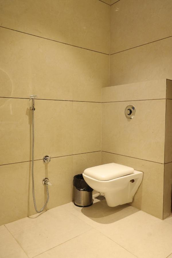 Hotel Crown Savoy, Near Railway Station & Guru Nanak Dev University أمريتسار المظهر الخارجي الصورة