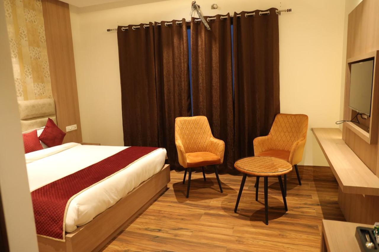 Hotel Crown Savoy, Near Railway Station & Guru Nanak Dev University أمريتسار المظهر الخارجي الصورة