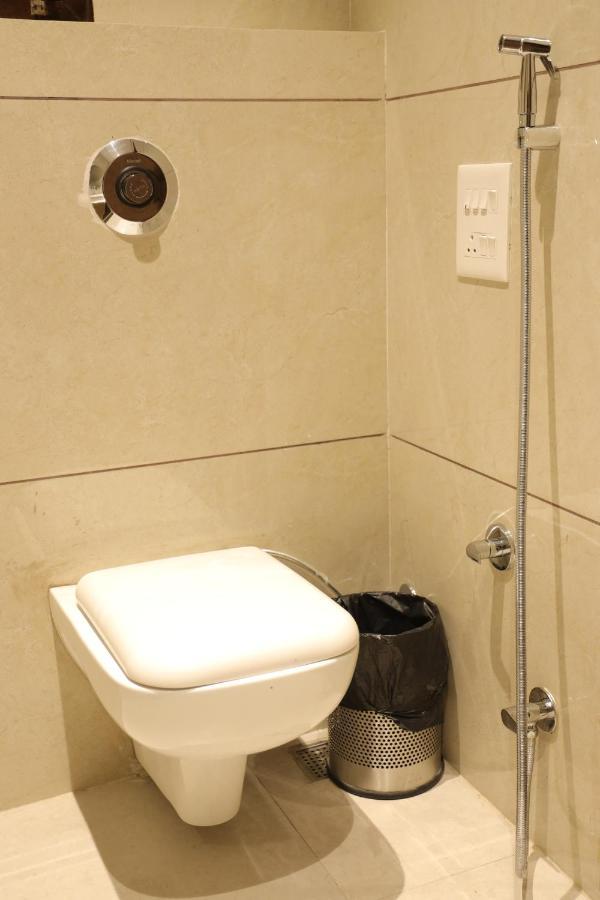 Hotel Crown Savoy, Near Railway Station & Guru Nanak Dev University أمريتسار المظهر الخارجي الصورة