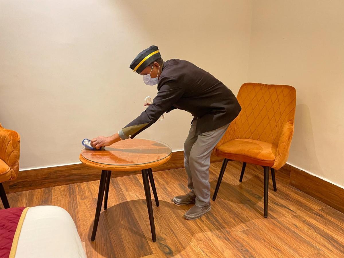 Hotel Crown Savoy, Near Railway Station & Guru Nanak Dev University أمريتسار المظهر الخارجي الصورة