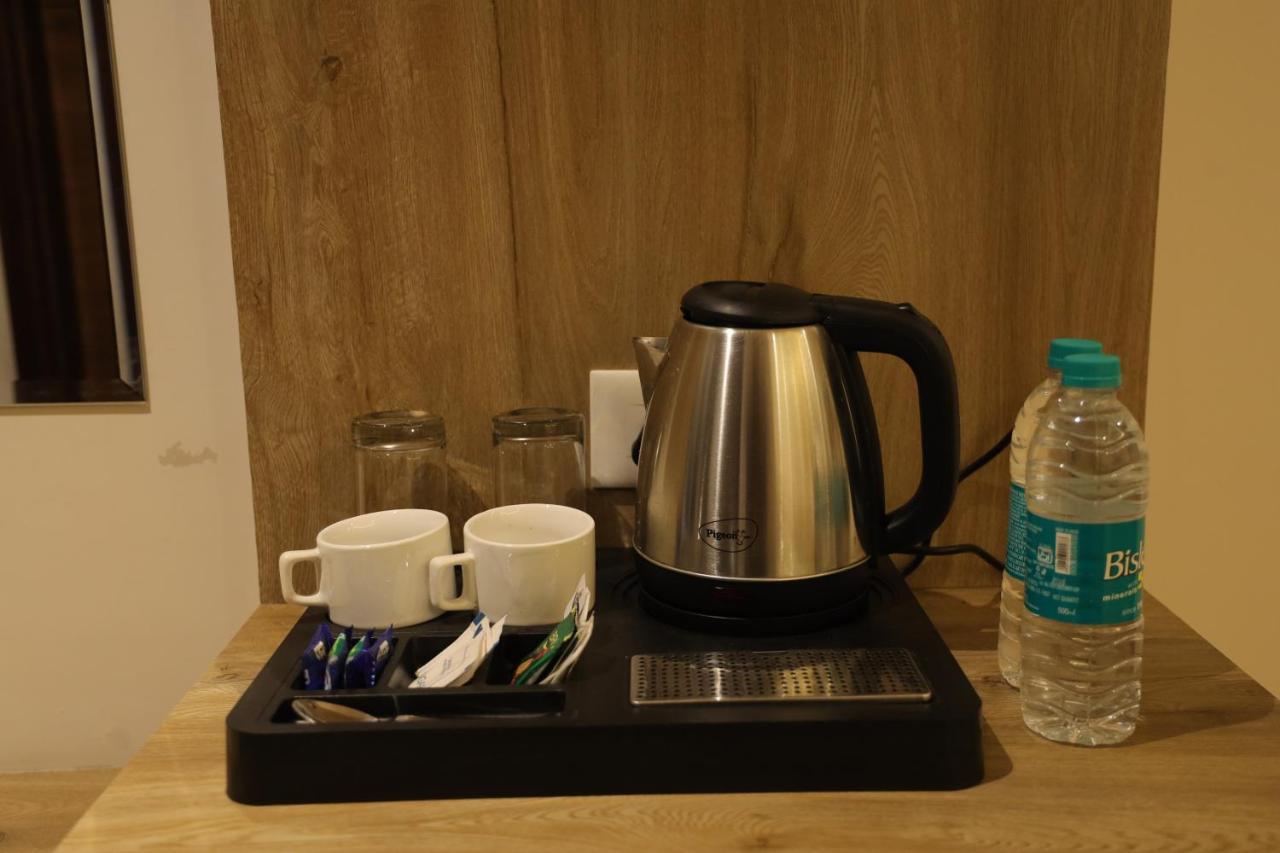 Hotel Crown Savoy, Near Railway Station & Guru Nanak Dev University أمريتسار المظهر الخارجي الصورة