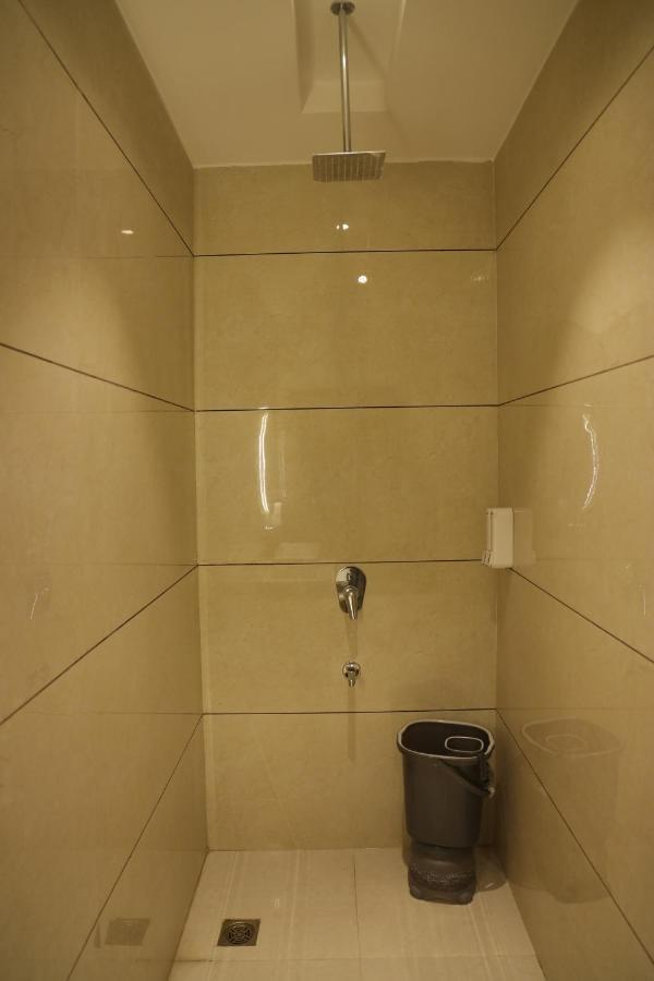 Hotel Crown Savoy, Near Railway Station & Guru Nanak Dev University أمريتسار المظهر الخارجي الصورة