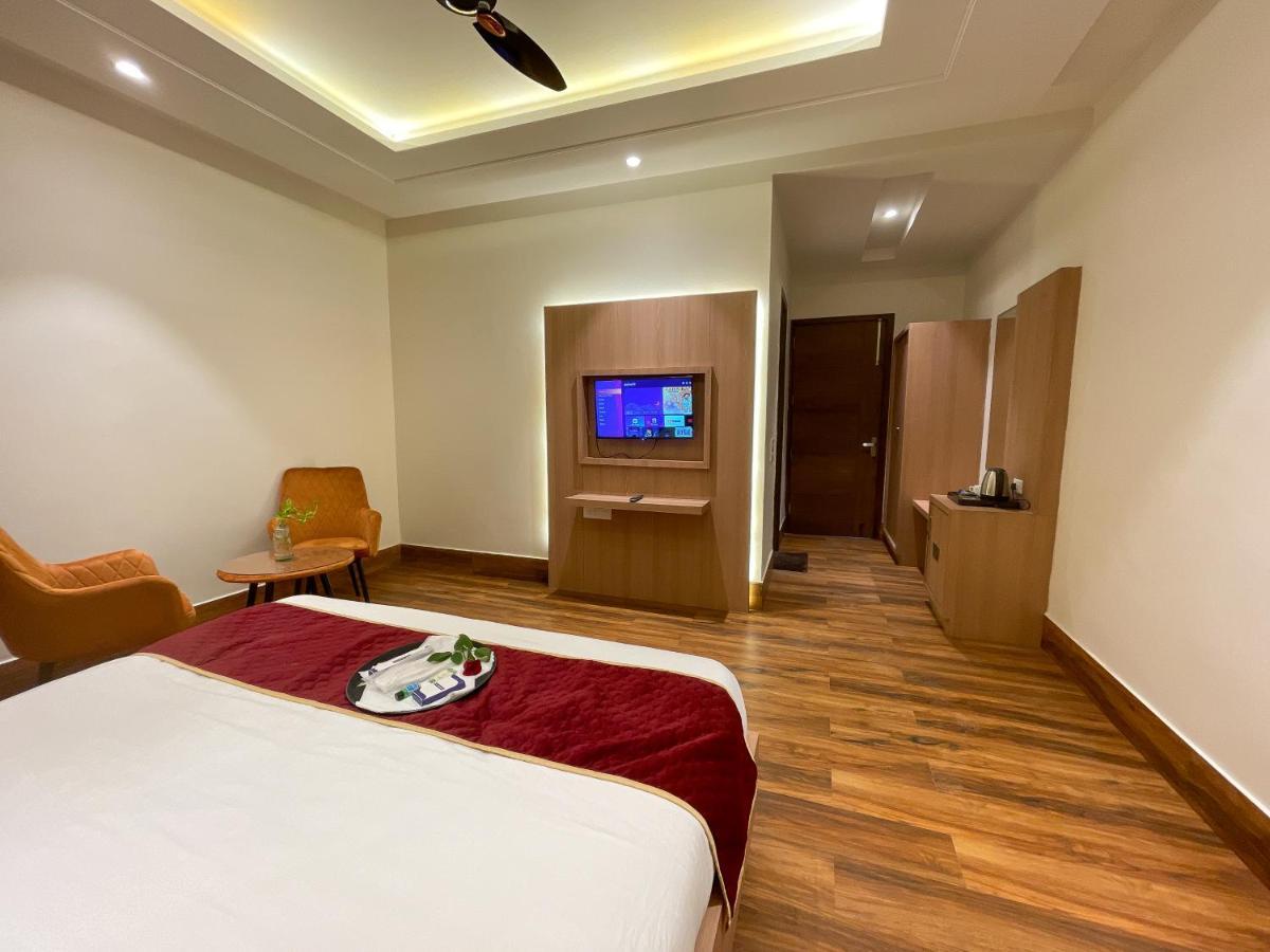 Hotel Crown Savoy, Near Railway Station & Guru Nanak Dev University أمريتسار المظهر الخارجي الصورة