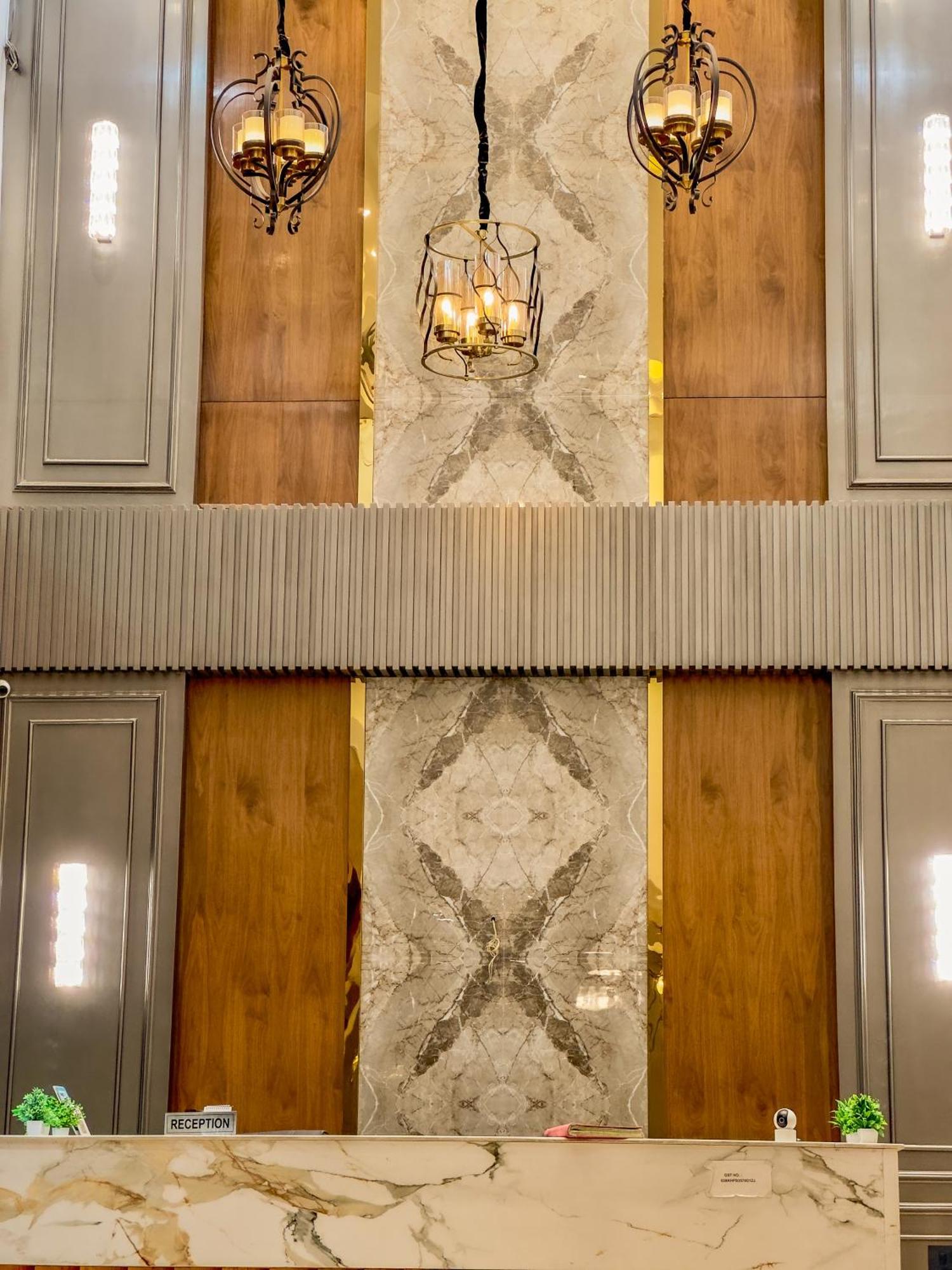 Hotel Crown Savoy, Near Railway Station & Guru Nanak Dev University أمريتسار المظهر الخارجي الصورة